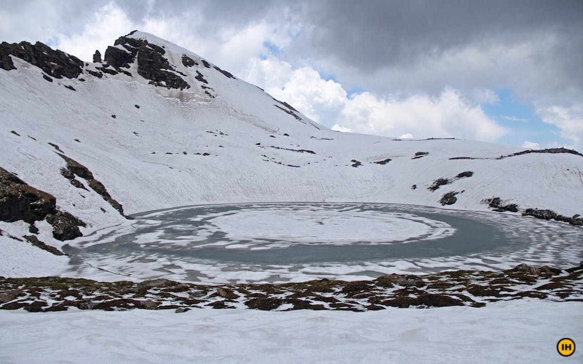 Bhrigu lake, indahikes, frozen lake