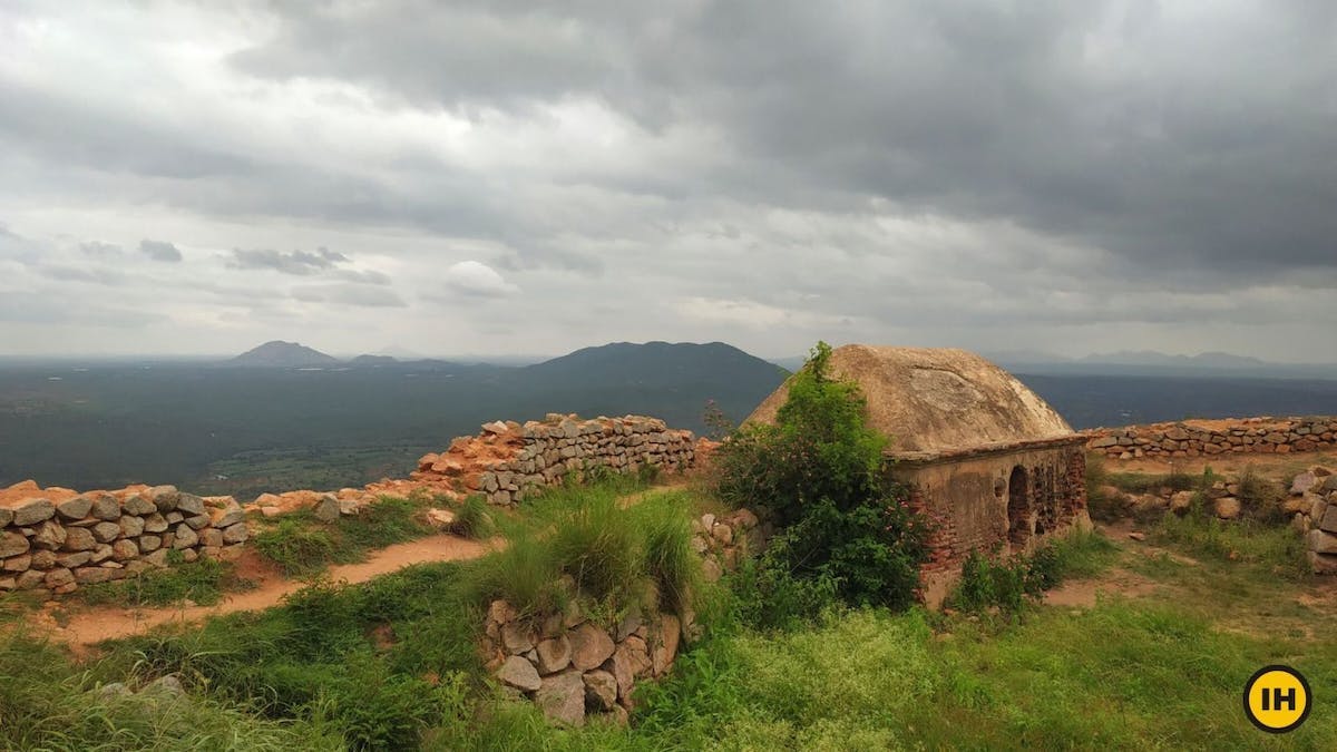 Ruins-Makalidurga-Indiahikes-Saurabh Sawant