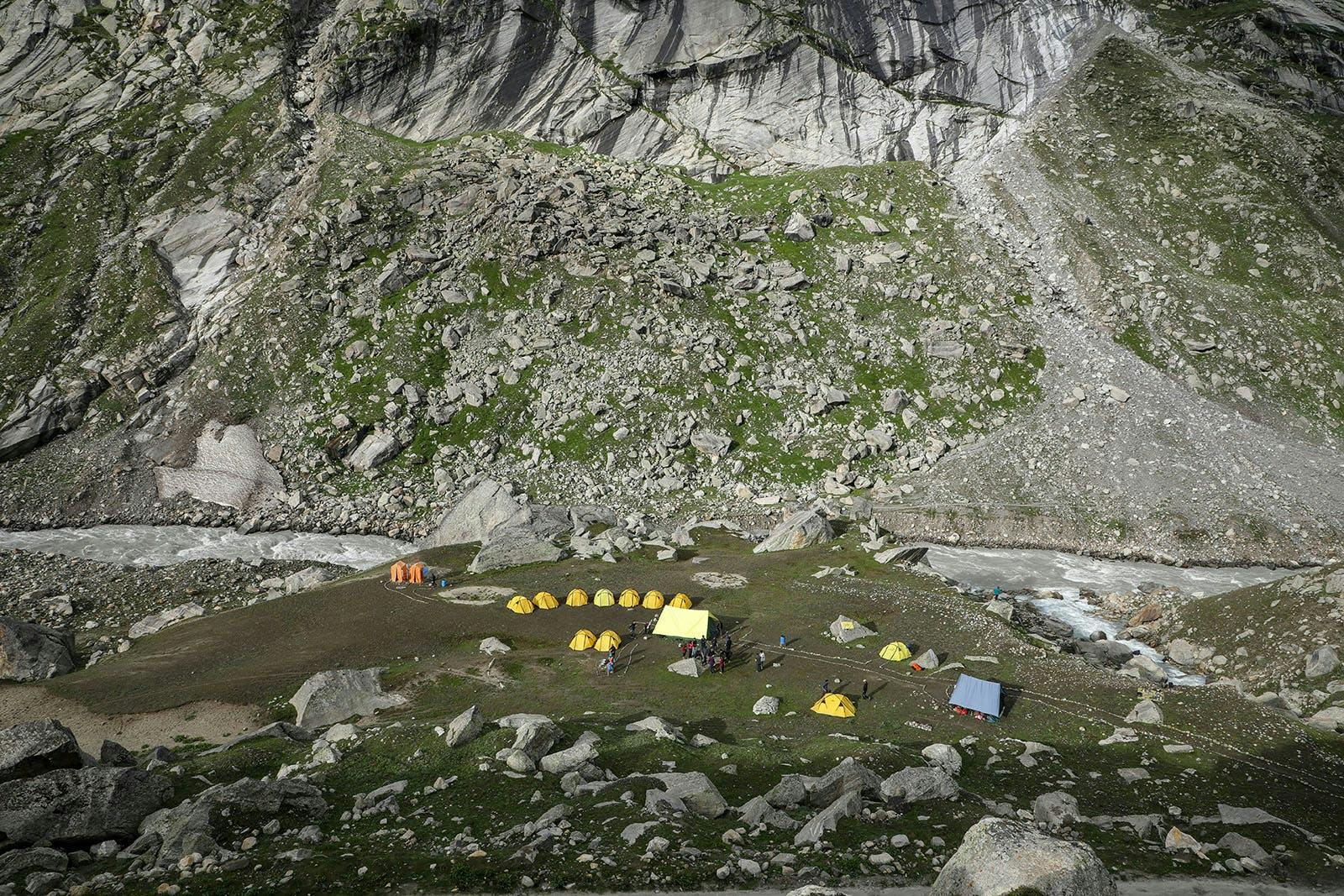 hampta pass with chandratal lake trek